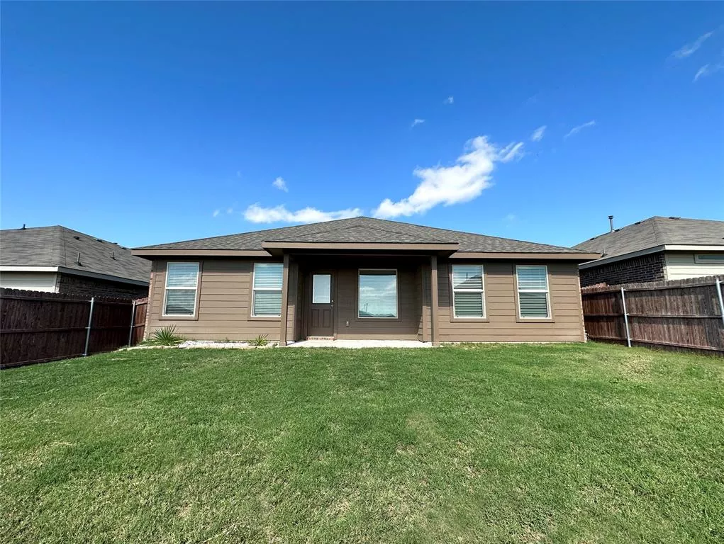 9821 Clemmons Road, Fort Worth, Texas 76108