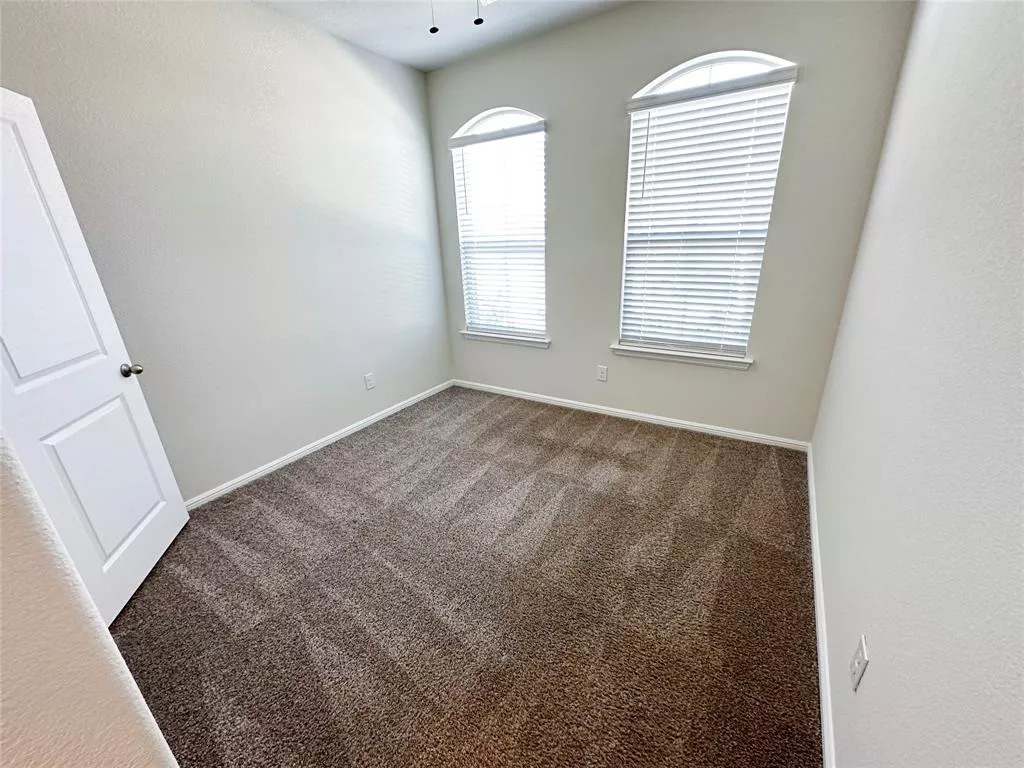 9821 Clemmons Road, Fort Worth, Texas 76108