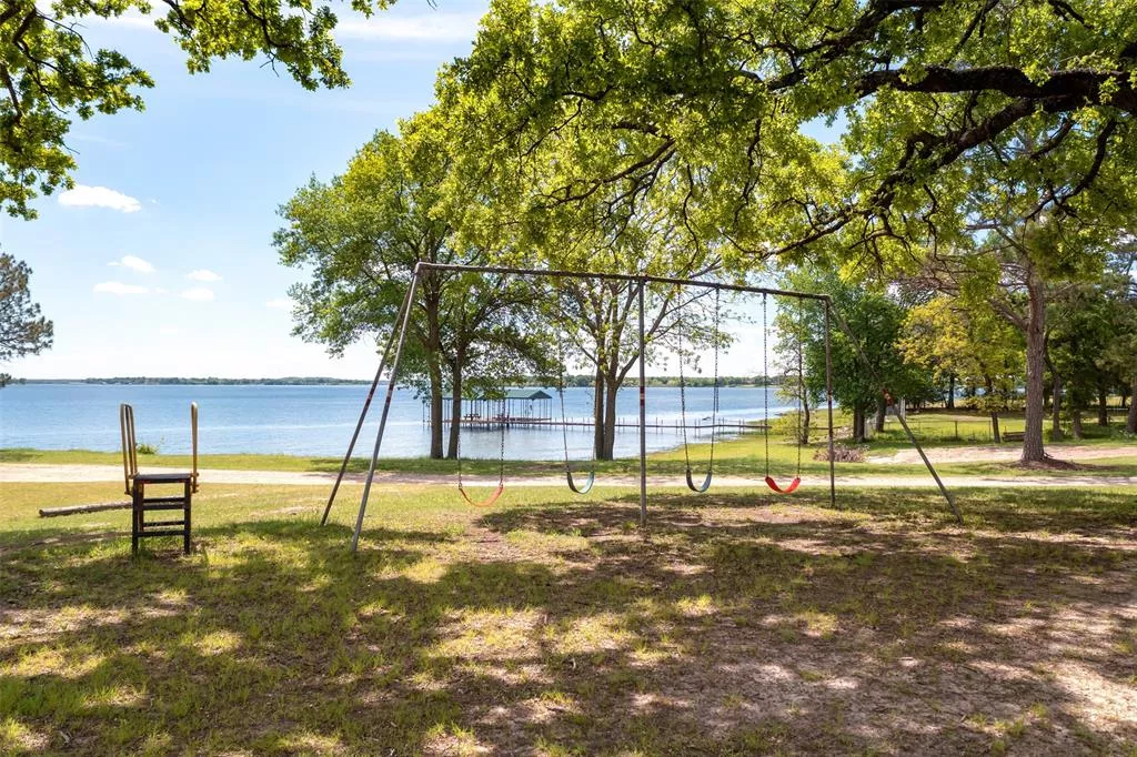 1256 Arrowhead Drive, West Tawakoni, Texas 75474