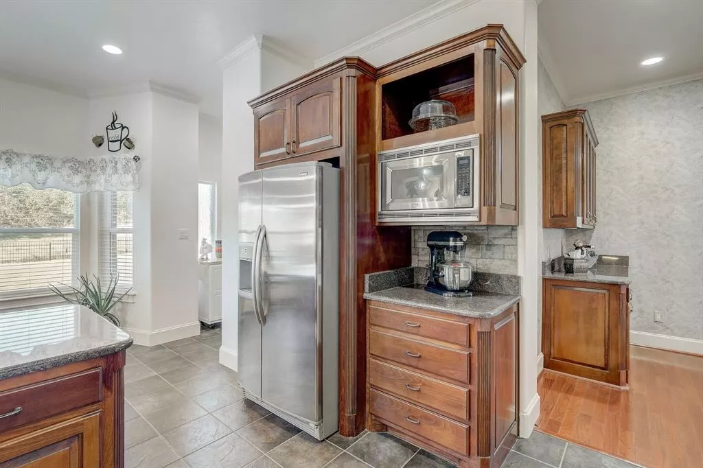 8432 Fullerton Drive, Cleburne, Texas 76033