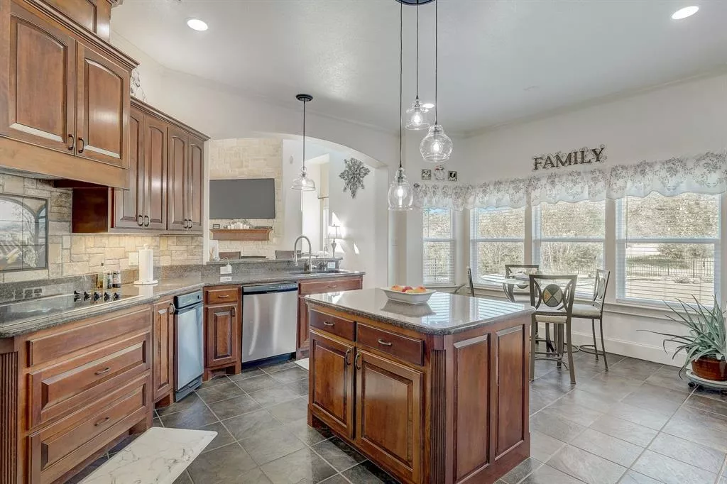 8432 Fullerton Drive, Cleburne, Texas 76033