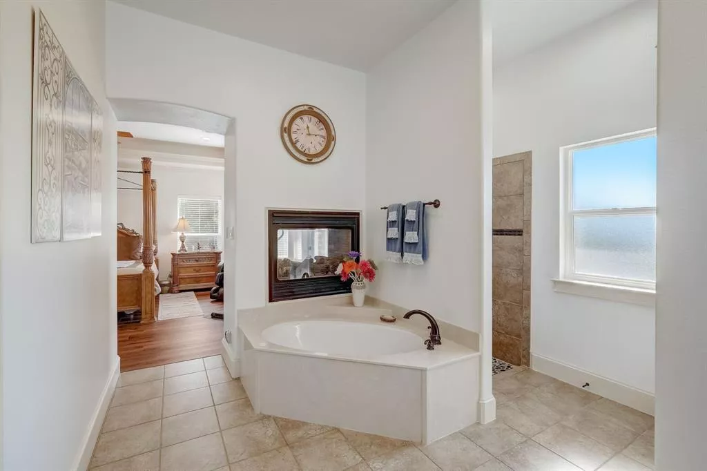 8432 Fullerton Drive, Cleburne, Texas 76033