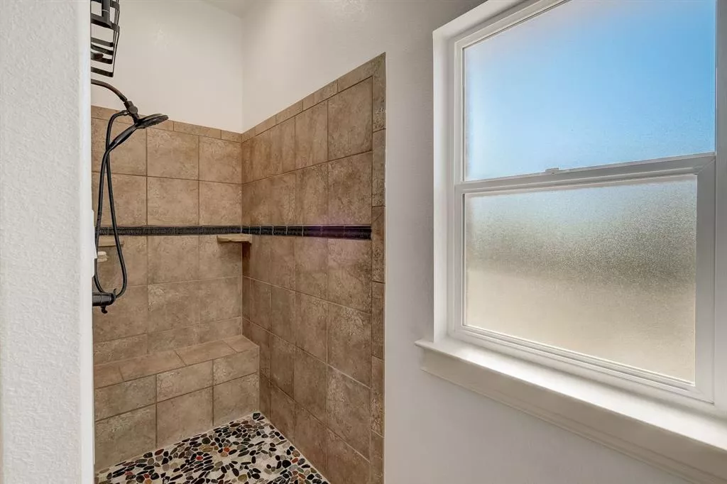 8432 Fullerton Drive, Cleburne, Texas 76033