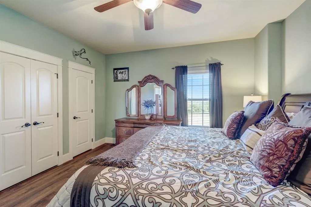 8432 Fullerton Drive, Cleburne, Texas 76033