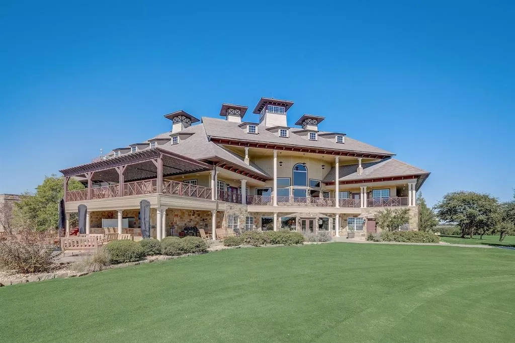 8432 Fullerton Drive, Cleburne, Texas 76033