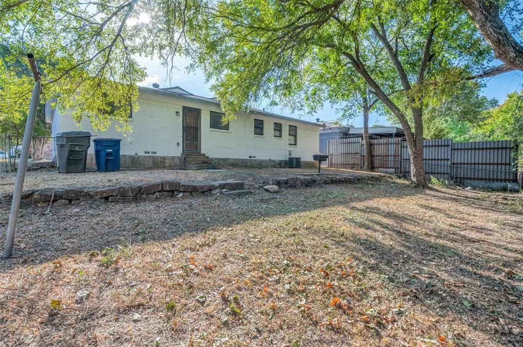 365 Beautycrest Drive, Dallas, Texas 75217