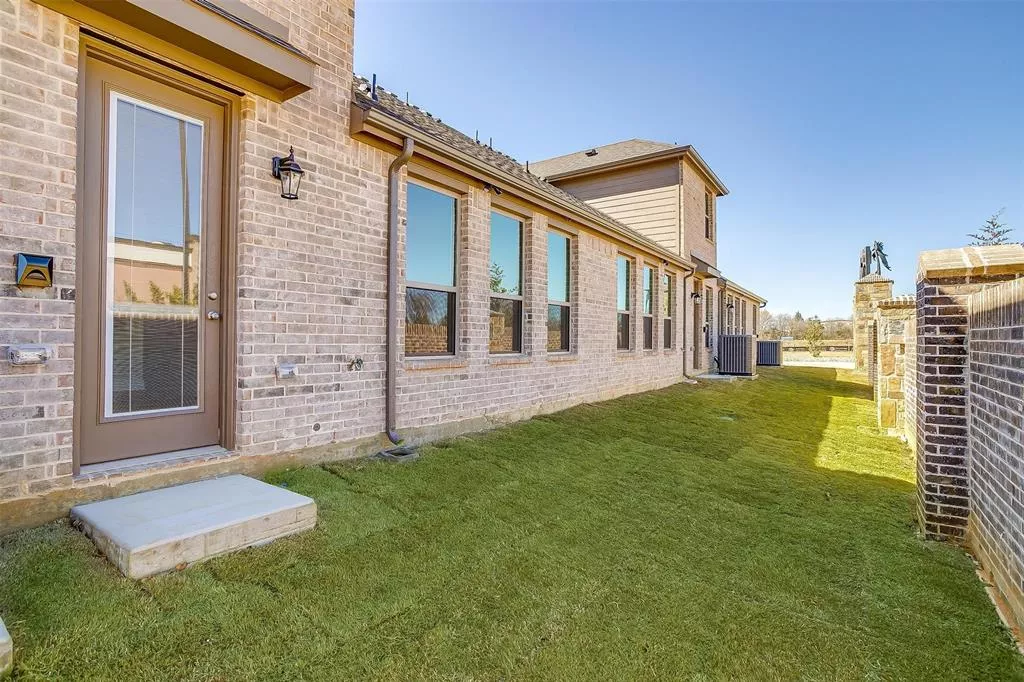 6817 Joelene Rae Drive, Arlington, Texas 76001