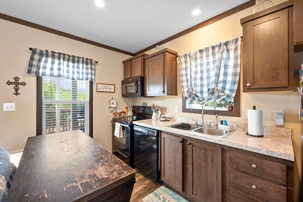 9437 Hilltop Drive, Cleburne, Texas 76033