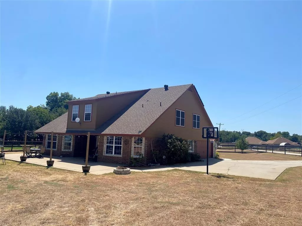 1101 Sunshine Court, Granbury, Texas 76048