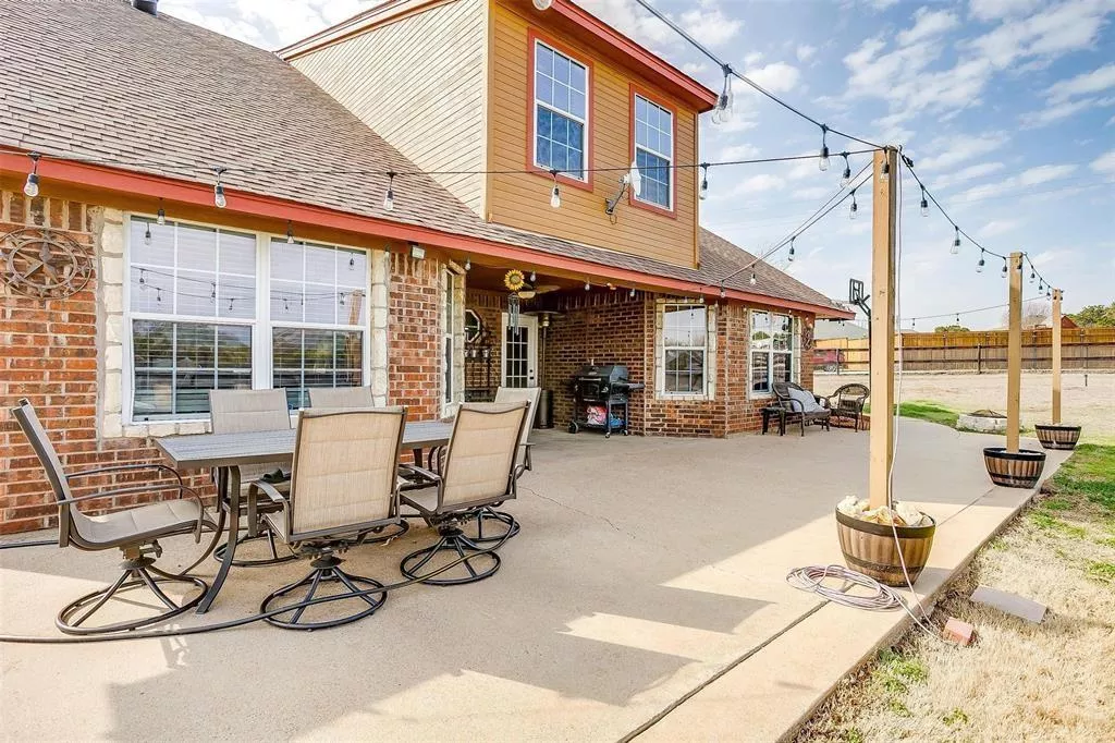 1101 Sunshine Court, Granbury, Texas 76048