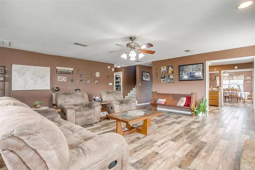 1101 Sunshine Court, Granbury, Texas 76048