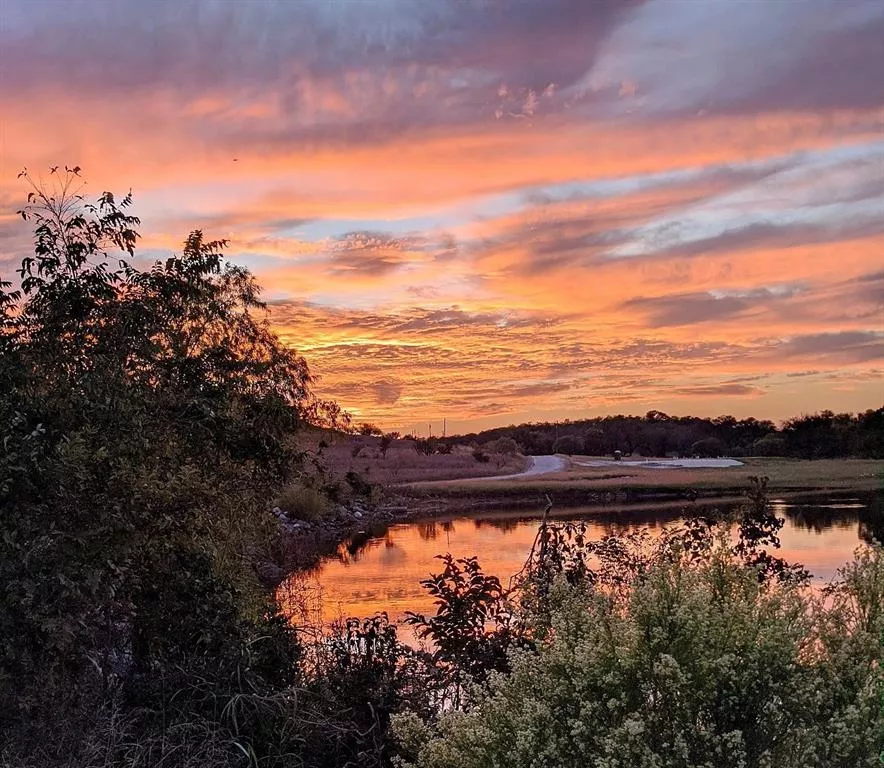 172 Lake Point Road, Comanche, Texas 76442