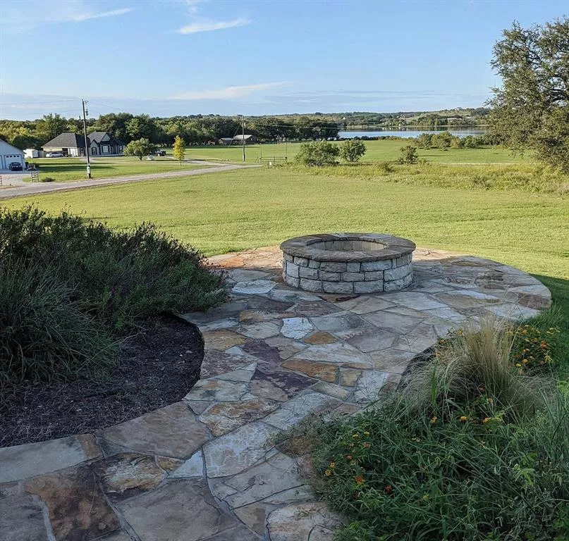 172 Lake Point Road, Comanche, Texas 76442