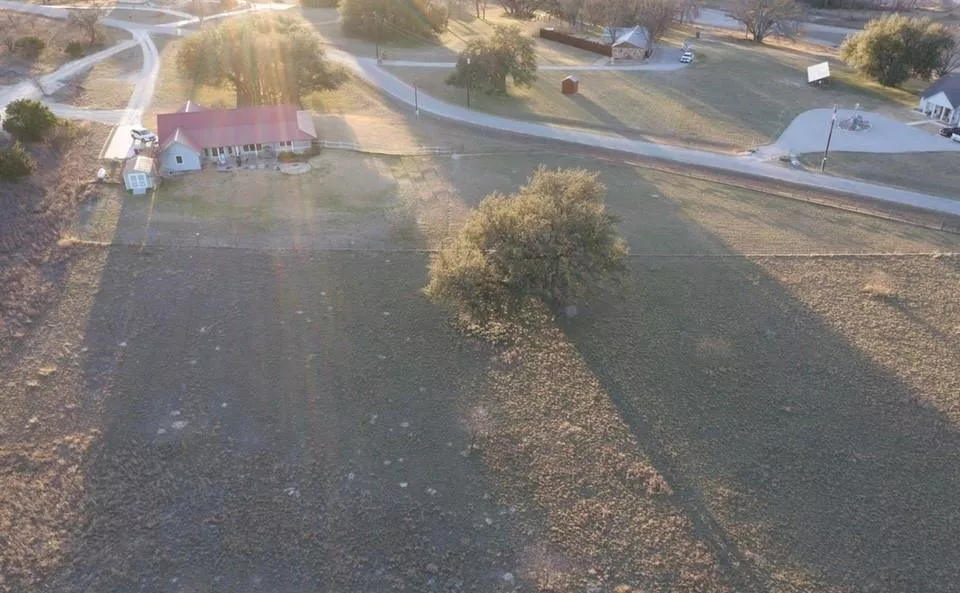 172 Lake Point Road, Comanche, Texas 76442