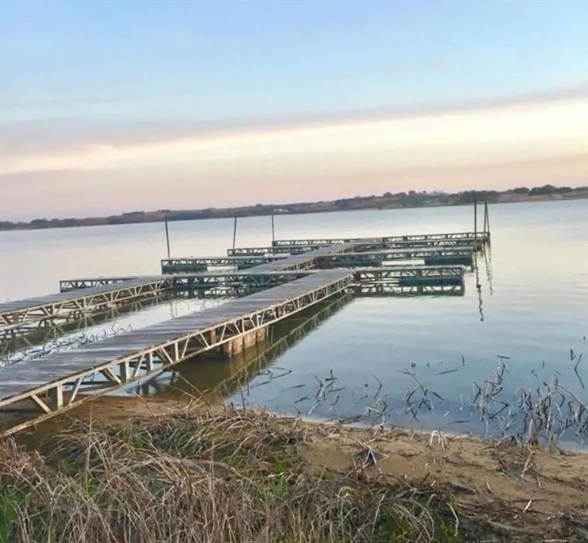 172 Lake Point Road, Comanche, Texas 76442