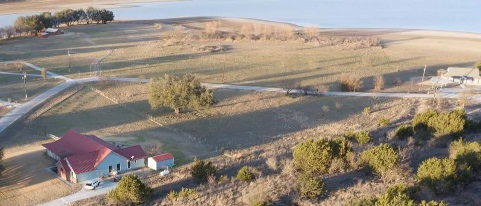 172 Lake Point Road, Comanche, Texas 76442