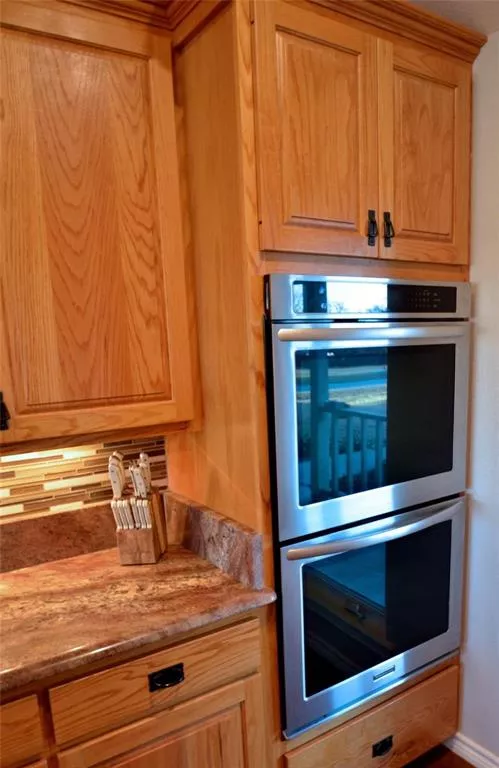 172 Lake Point Road, Comanche, Texas 76442