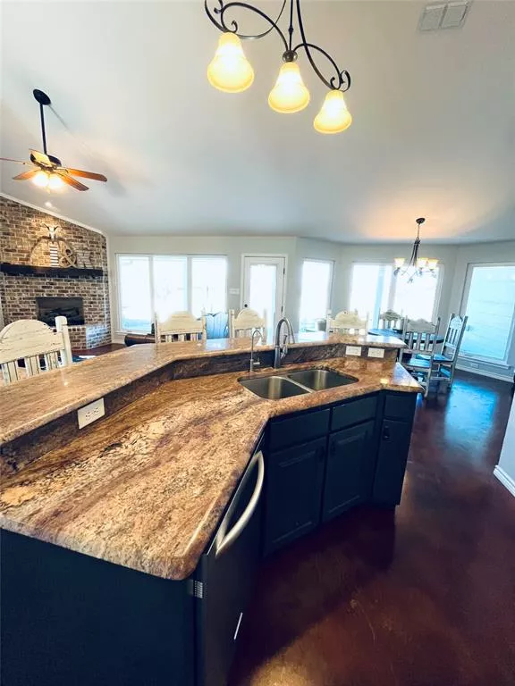 172 Lake Point Road, Comanche, Texas 76442