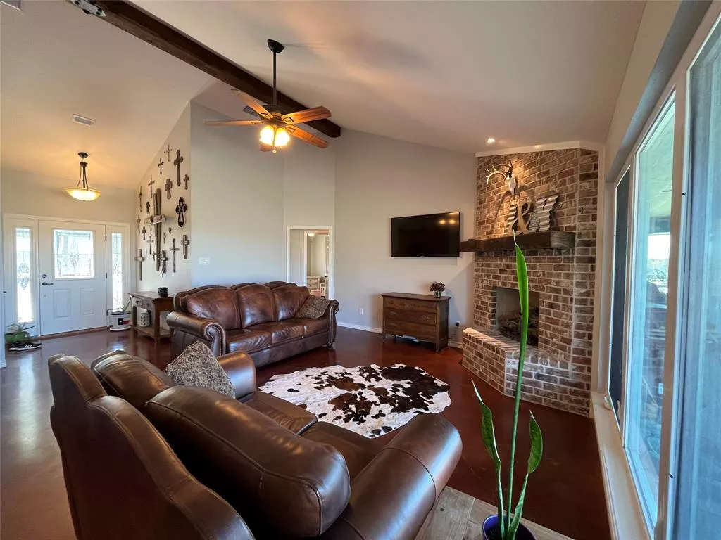 172 Lake Point Road, Comanche, Texas 76442