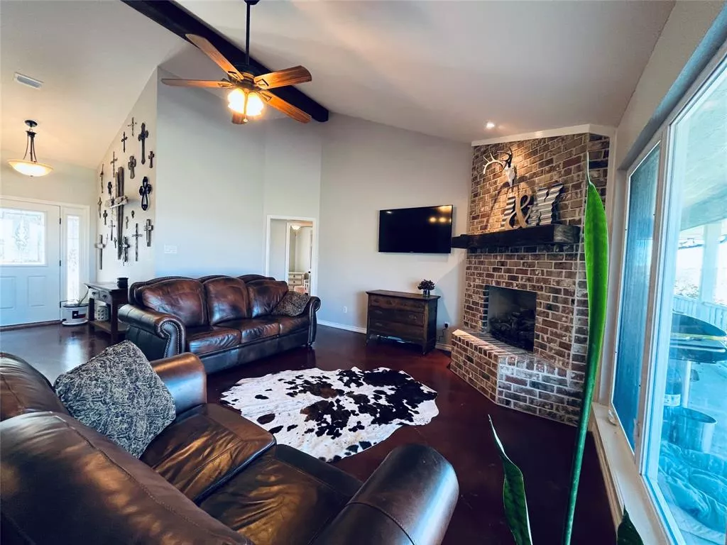 172 Lake Point Road, Comanche, Texas 76442