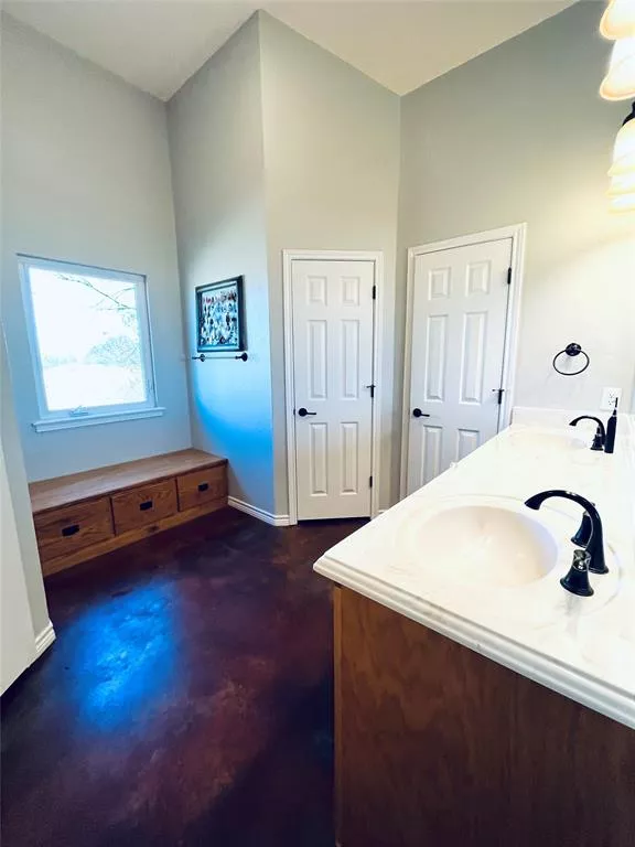 172 Lake Point Road, Comanche, Texas 76442