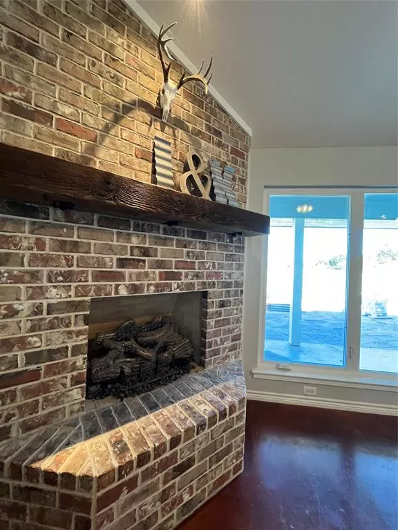 172 Lake Point Road, Comanche, Texas 76442