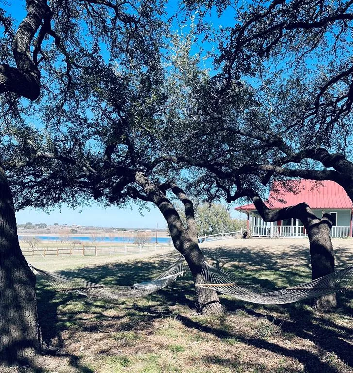 172 Lake Point Road, Comanche, Texas 76442