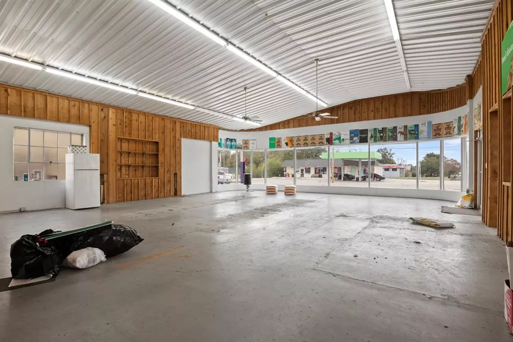 305 W Main Street, Mount Vernon, Texas 75457