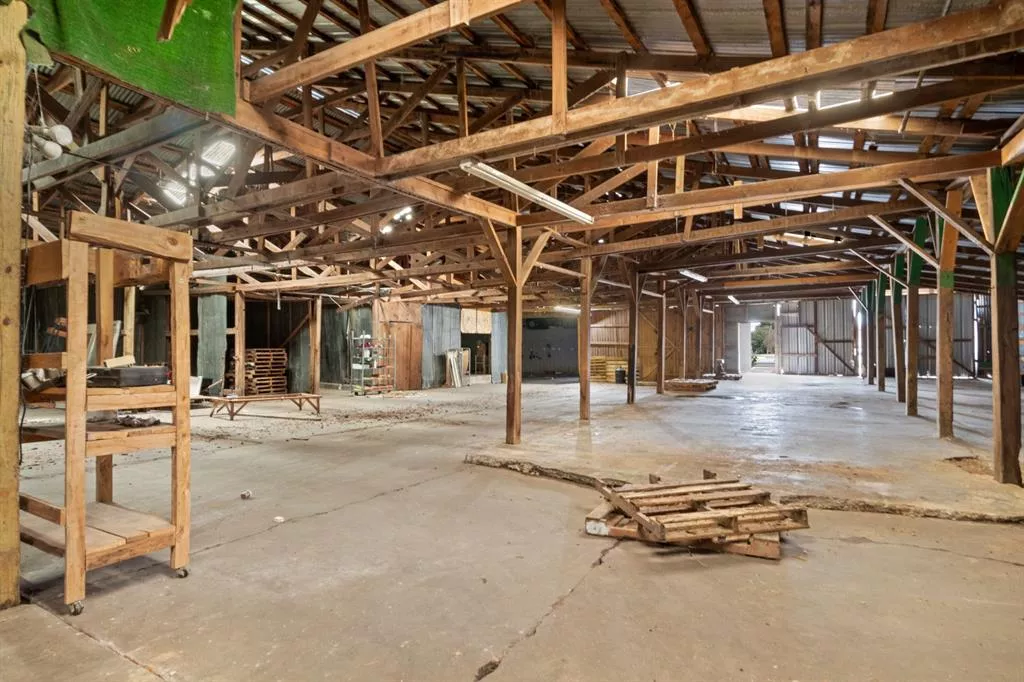 305 W Main Street, Mount Vernon, Texas 75457