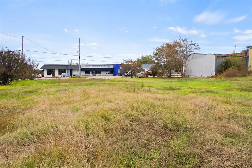 305 W Main Street, Mount Vernon, Texas 75457