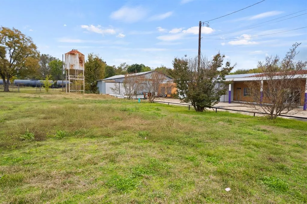 305 W Main Street, Mount Vernon, Texas 75457