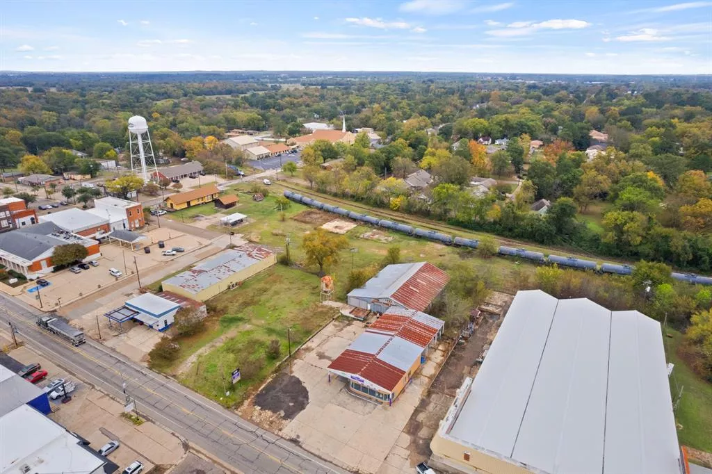 305 W Main Street, Mount Vernon, Texas 75457