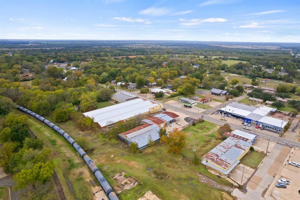 305 W Main Street, Mount Vernon, Texas 75457