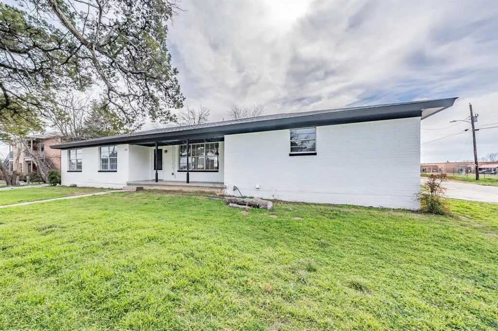 611 W Elm Street, Alvord, Texas 76225