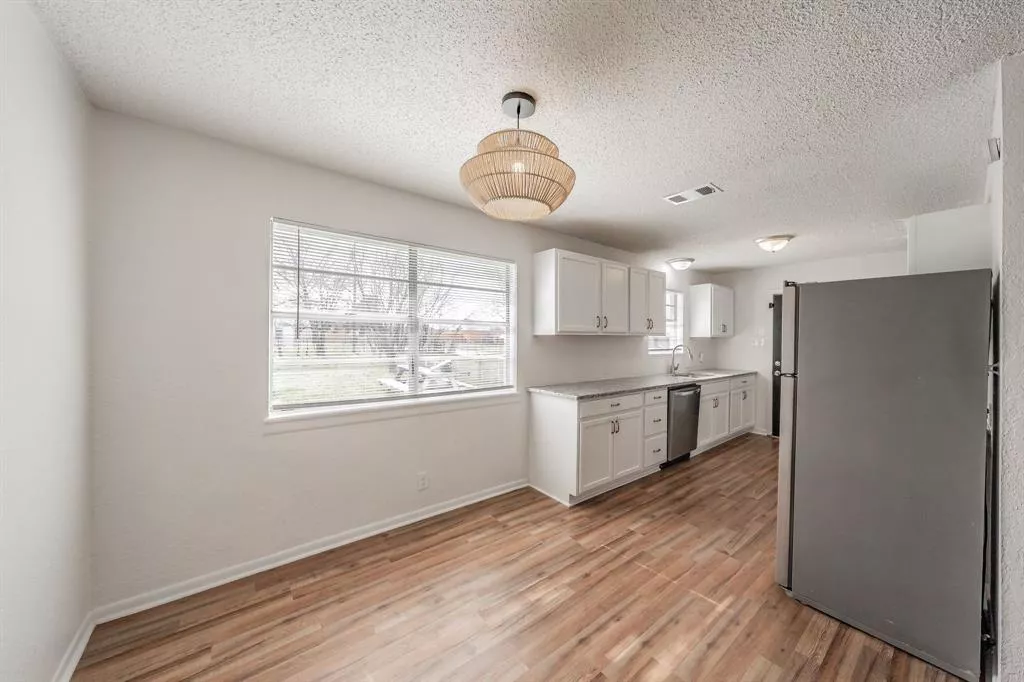 611 W Elm Street, Alvord, Texas 76225