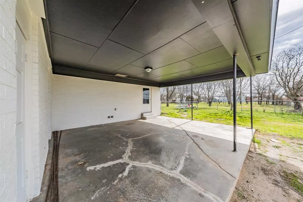 611 W Elm Street, Alvord, Texas 76225