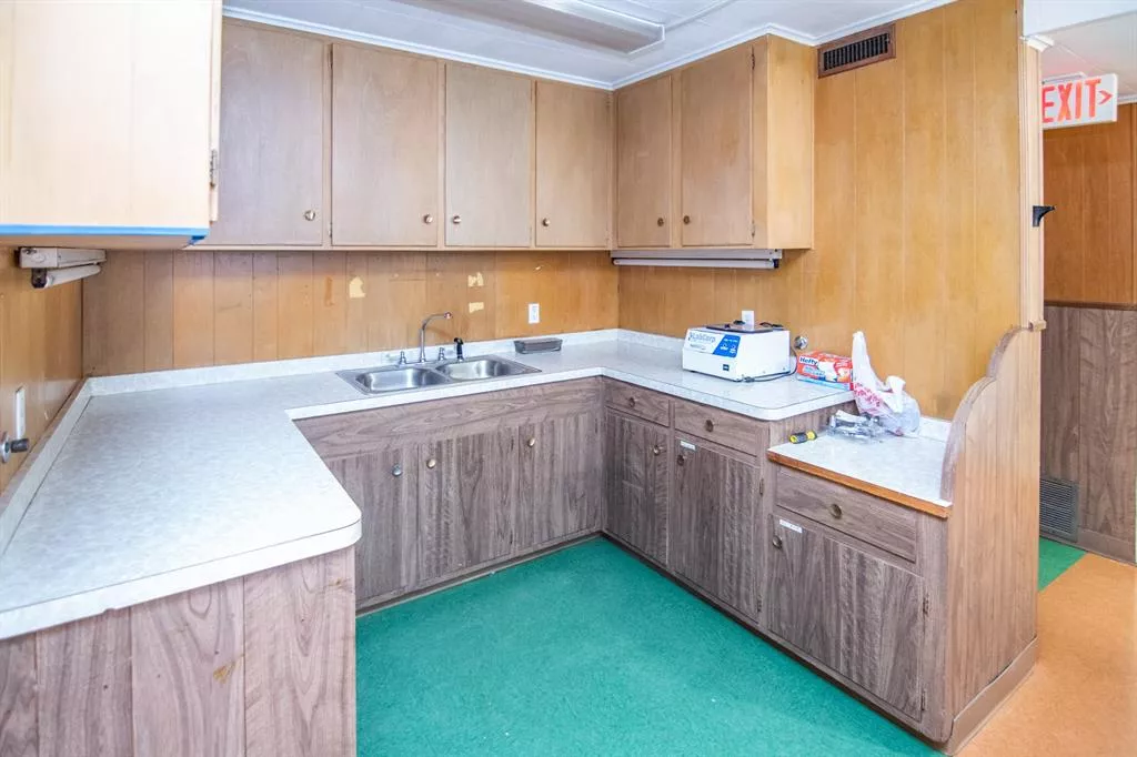 2201 Coggin Avenue, Brownwood, Texas 76801