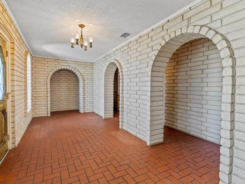 3433 N Highway 81 Bowie, Texas 76230