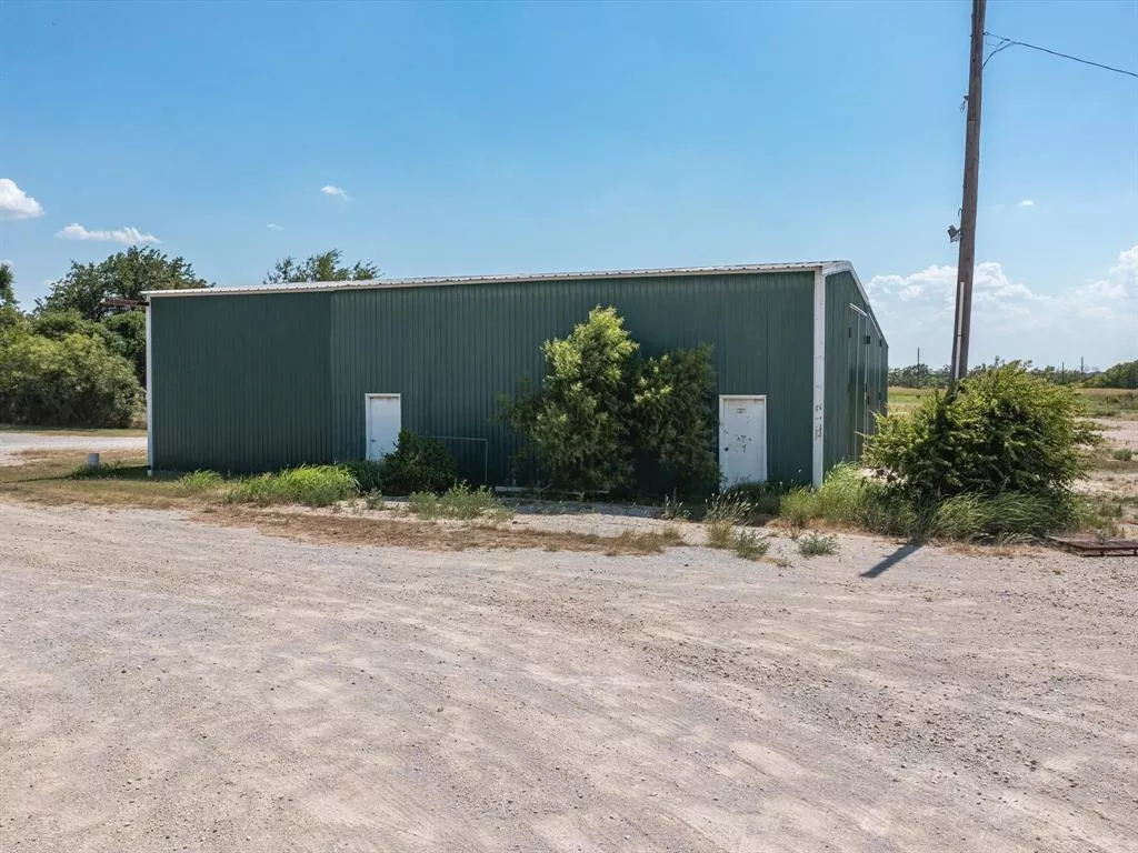 3433 N Highway 81 Bowie, Texas 76230