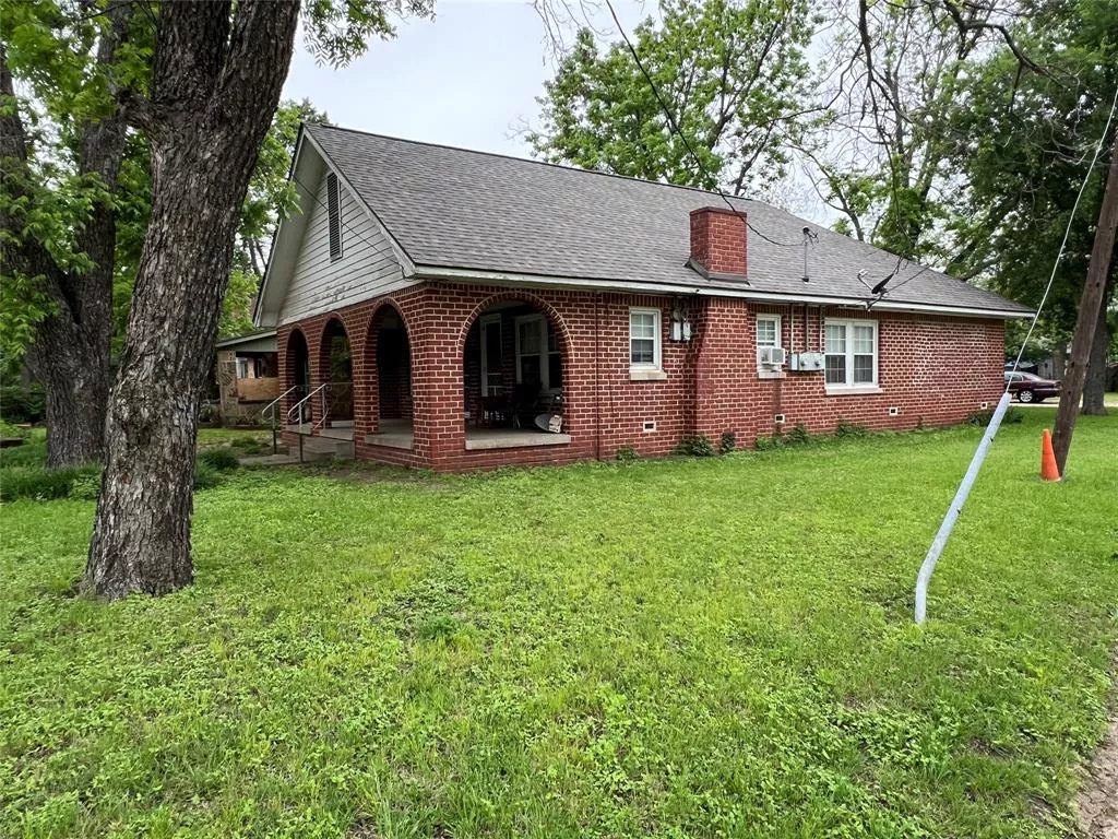 743 N Buffalo Avenue, Cleburne, Texas 76033