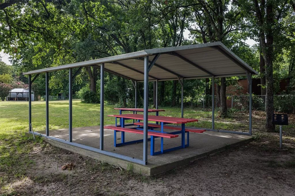 434 Briggs Boulevard, East Tawakoni, Texas 75472