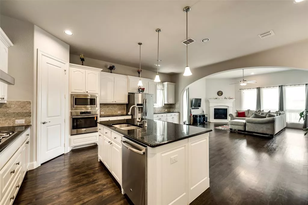 1113 Steele Lane, Flower Mound, Texas 75022