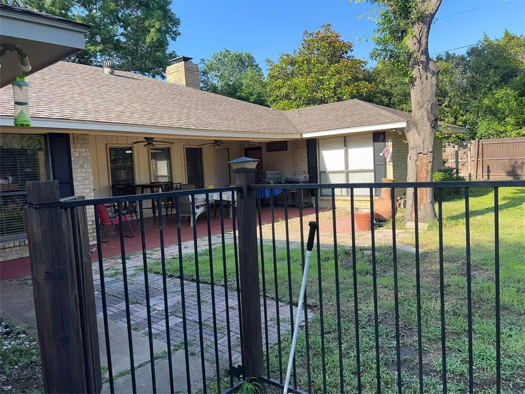 141 Palmer Circle, Lancaster, Texas 75146