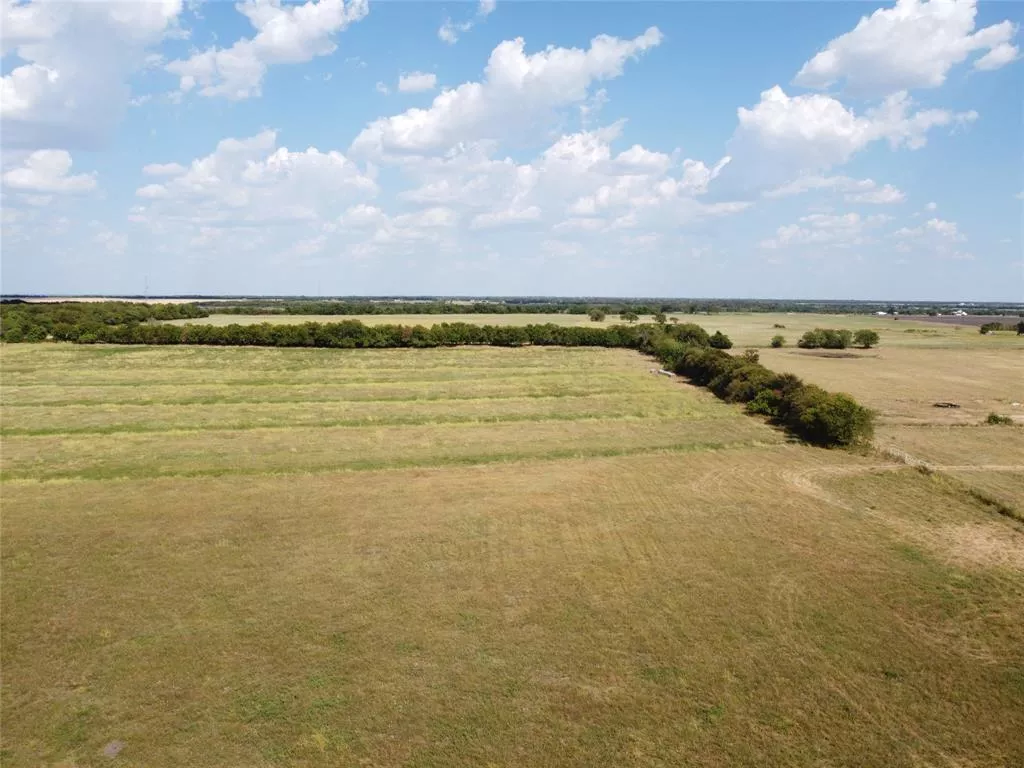 32 ac Fm 1562 Celeste, Texas 75423