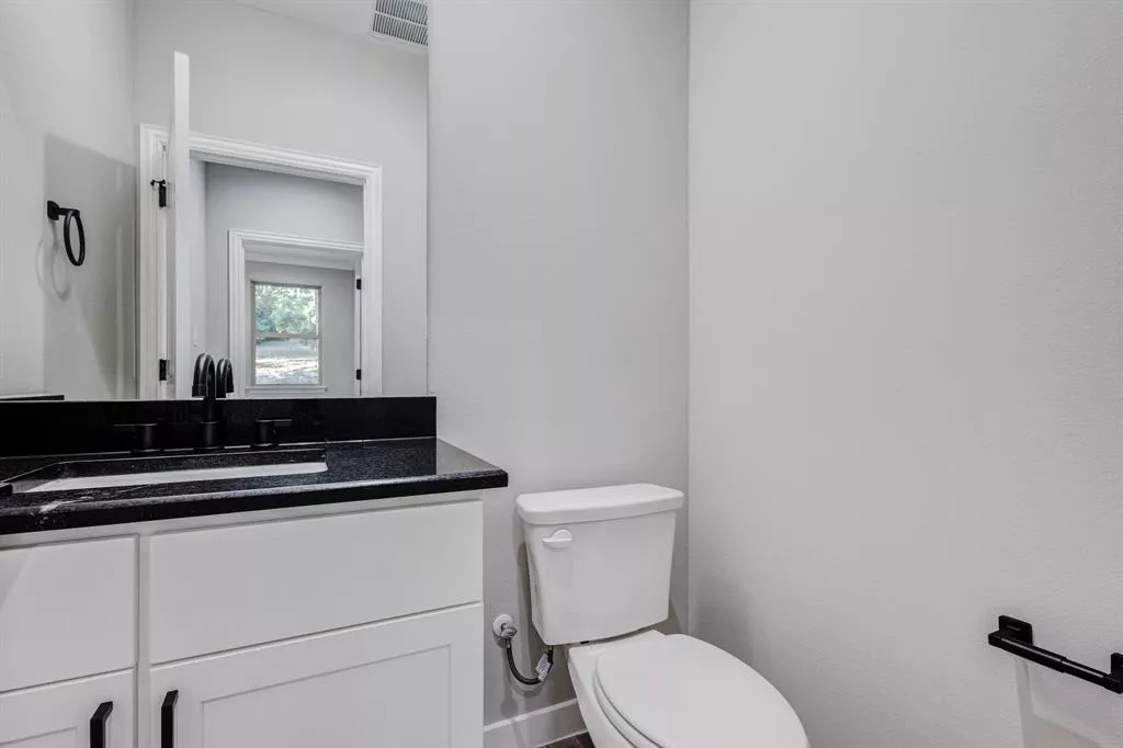 5919 Chimney Wood Circle, Fort Worth, Texas 76112