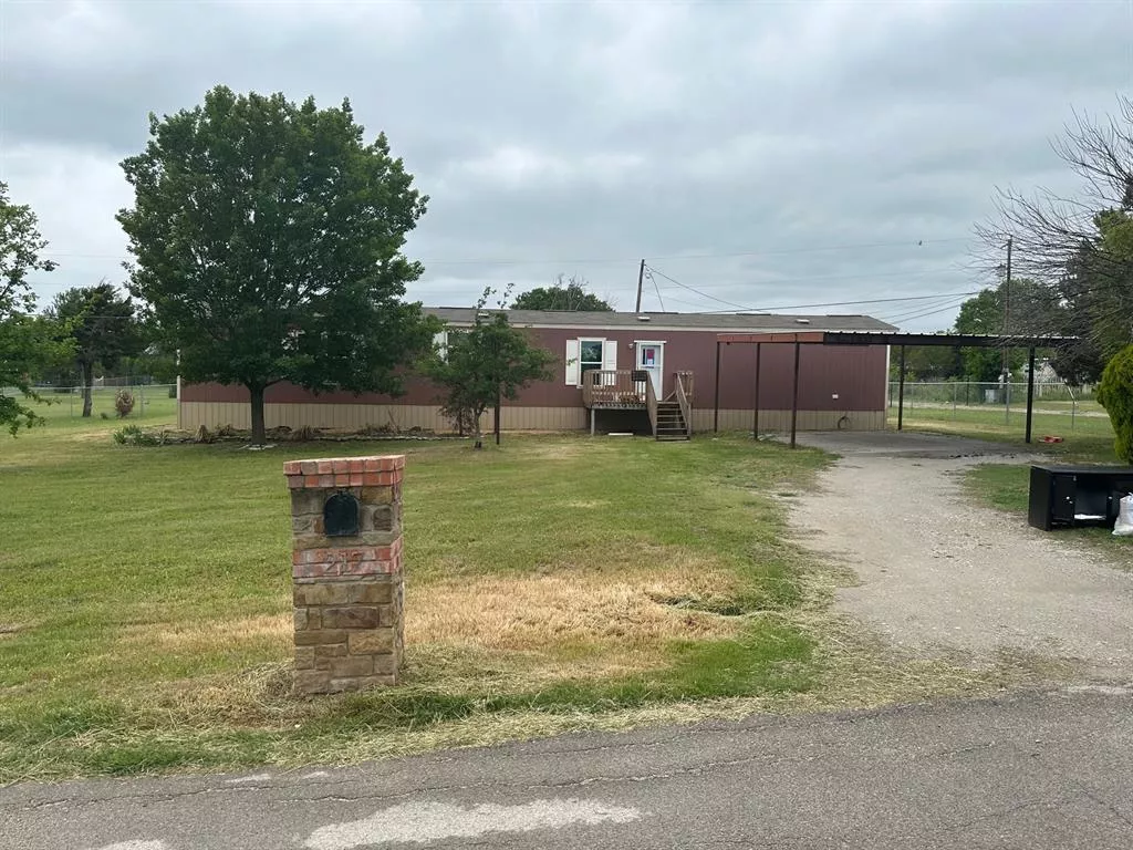 217 Lois Circle, Granbury, Texas 76049