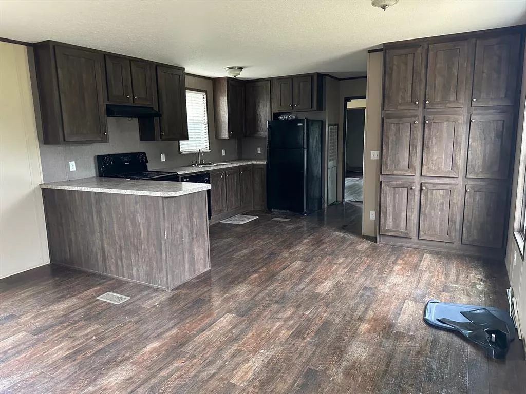 217 Lois Circle, Granbury, Texas 76049