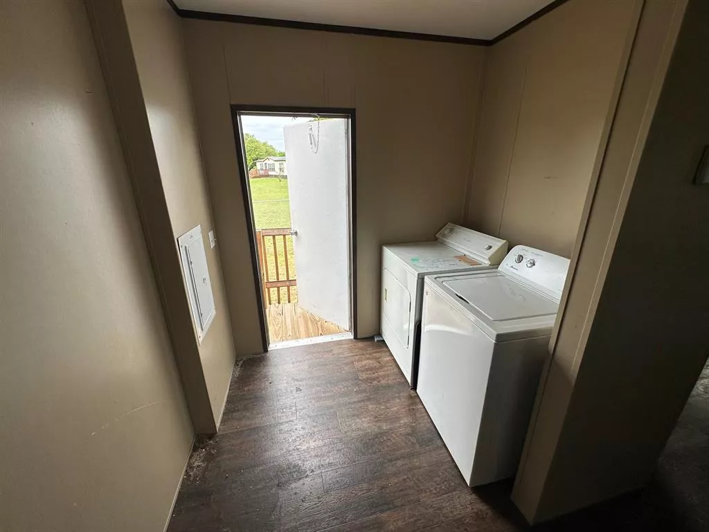 217 Lois Circle, Granbury, Texas 76049