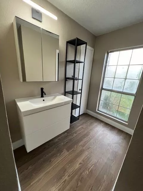 9487 Olde Towne Row, Dallas, Texas 75227