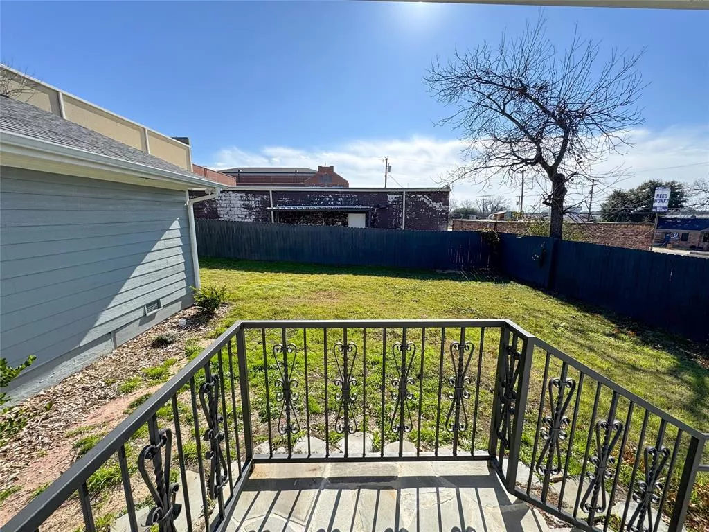 320 W Washington Street, Sherman, Texas 75090